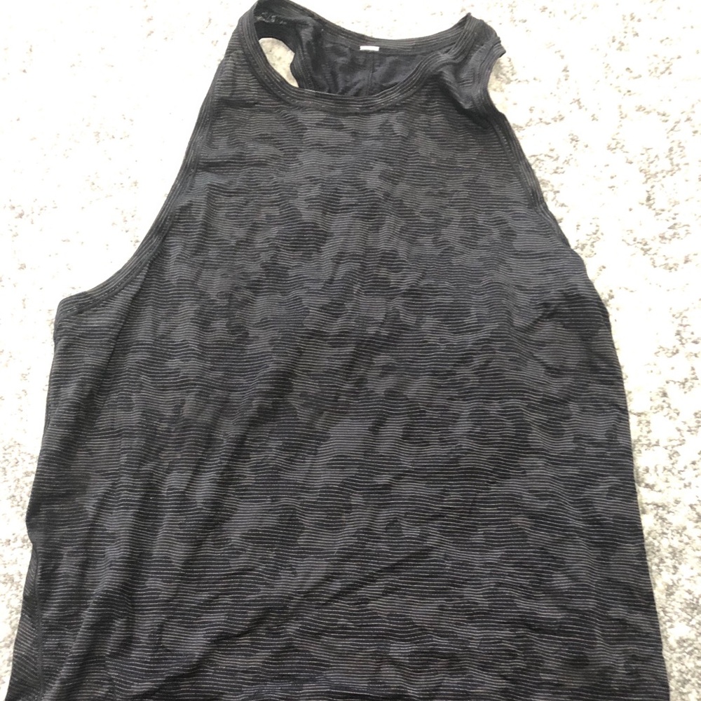 Lululemon black camo tie tank size 8